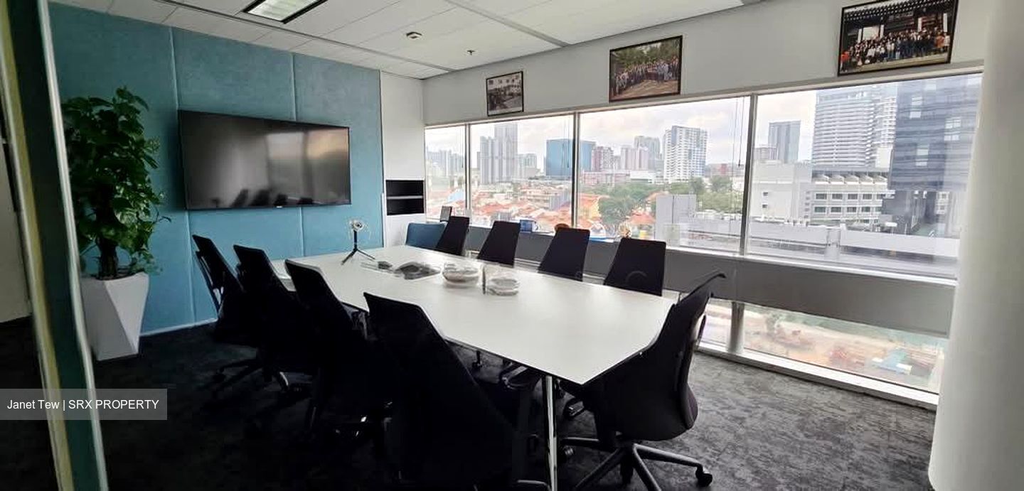 Gateway East (D7), Office #537066541
